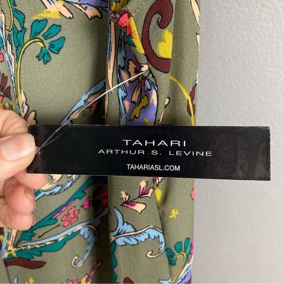 Colorful artsy paisley top shell 1X NWT flutter sleeve green office Tahari - Picture 6 of 11